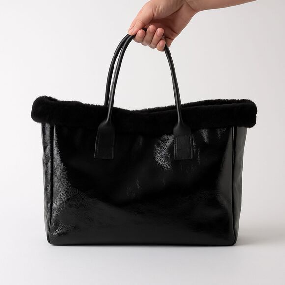LAURA DI MAGGIO patent crinkled and Shearling hand bag Black color. - Picture 1 of 12